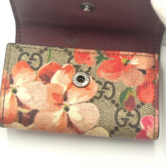 Gucci Floral KeyCase - Picture 3 of 14